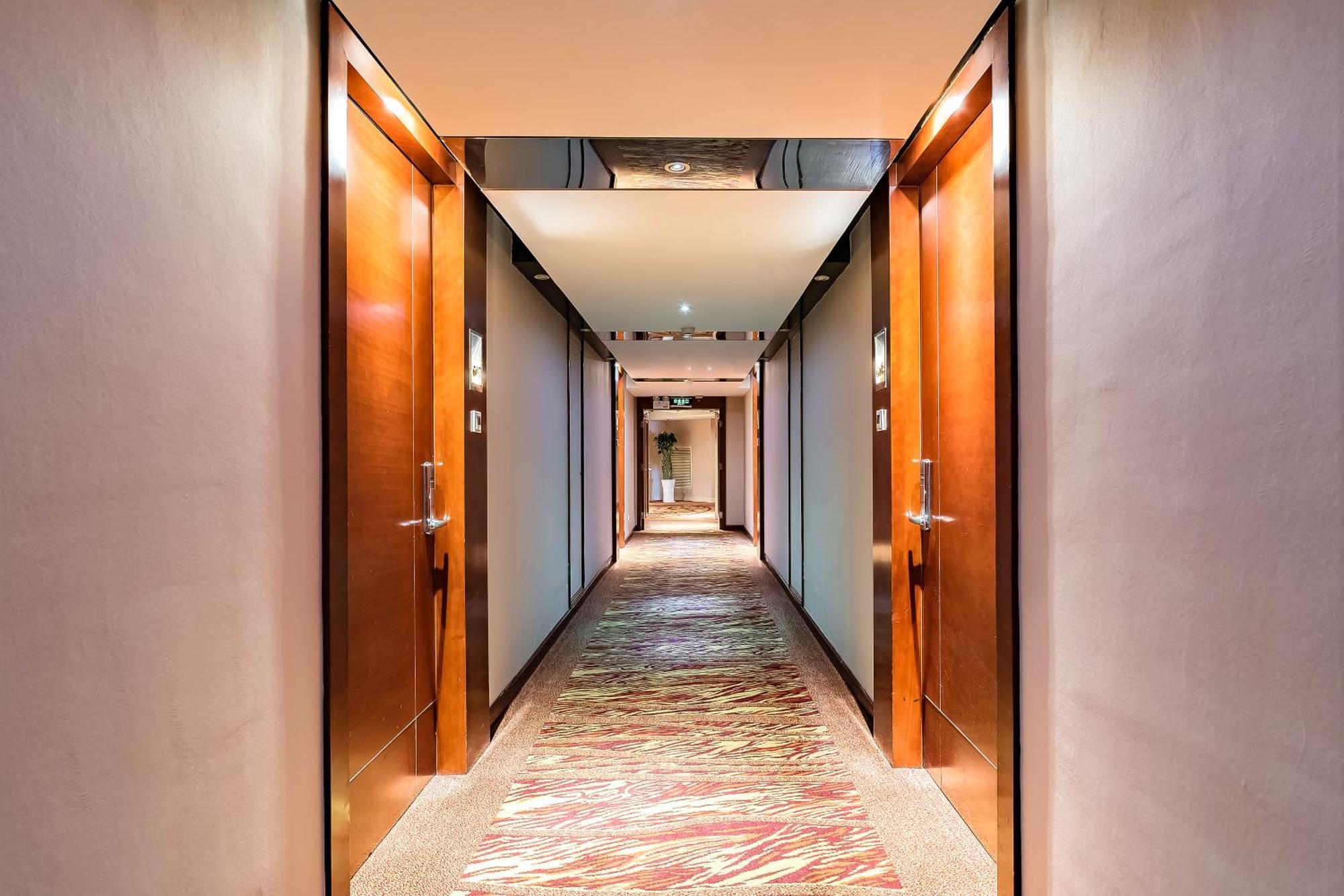 Beijing Feitian Hotel Экстерьер фото